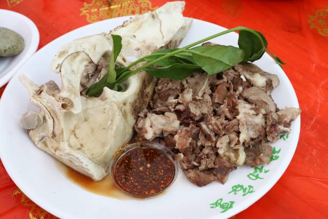 三明大田 | 千米高山上办猪骨肉宴,100多个猪头骨,120张桌子千人餐