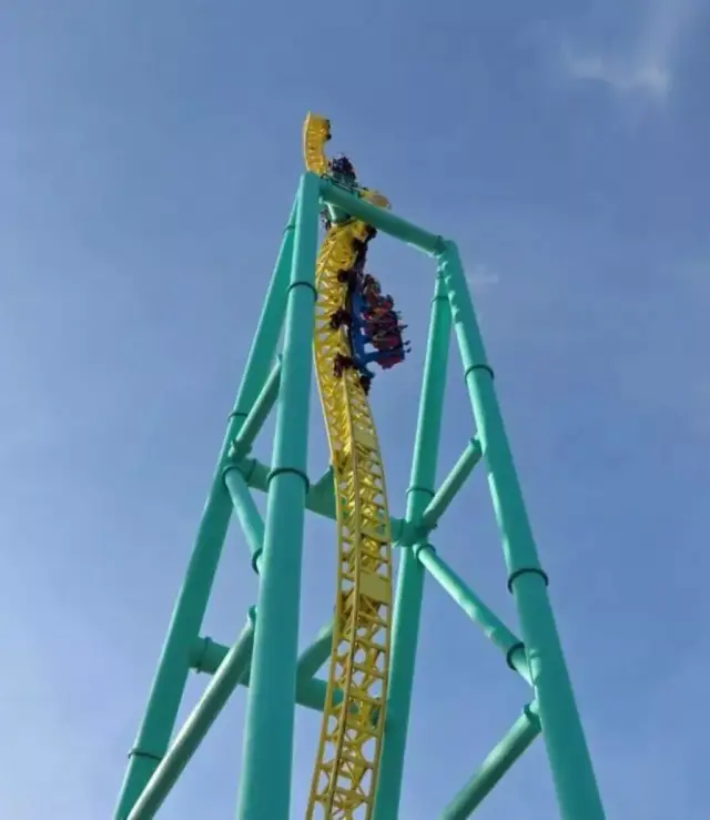 从抱抱龙冲天赛车亮相谈u型过山车的前世今生