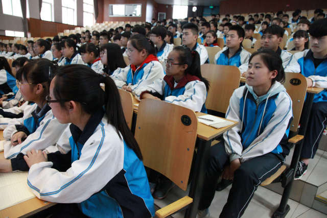 【直通校园】"青春护航"扫黑除恶专项斗争讲座在左权宏远学校举行