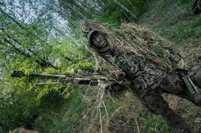 波兰陆军首届狙击手比赛 幽灵杀手显露狰狞本色