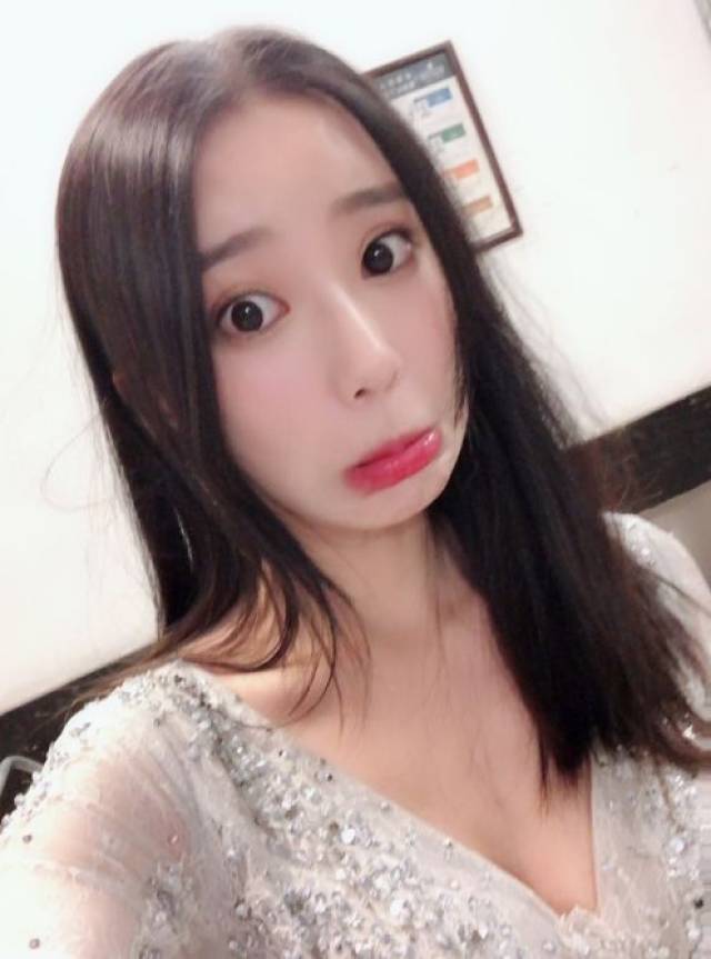 曾经的斗鱼最美女主播回家了