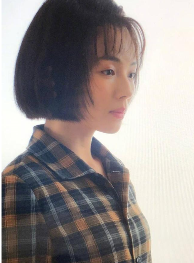 刘涛新剧面向大海剧照曝出婉如18岁少女