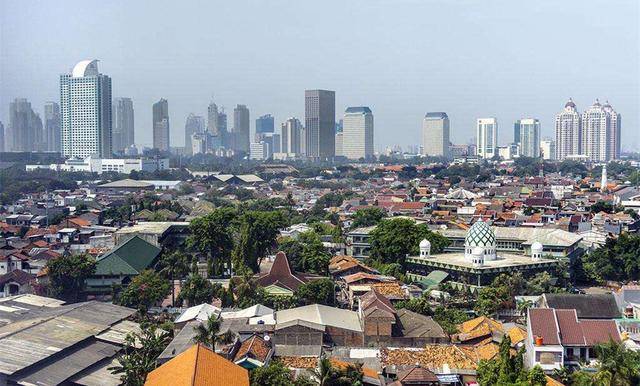 国家首都为雅加达,印尼与巴布亚新几内亚,东帝汶和马来西亚等国家相接