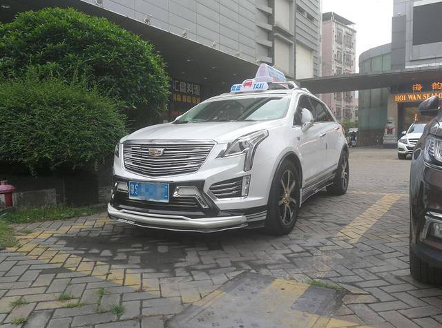 开高配凯迪拉克xt5跑出租车,市民:这车主应该是来体验生活的_手机搜狐