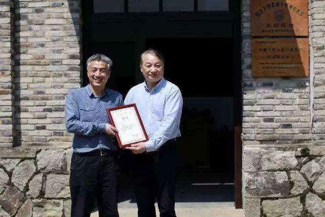 同济大学校团委副书记(兼职)陈晨老师主持 黄岩区副区长车献晨致词