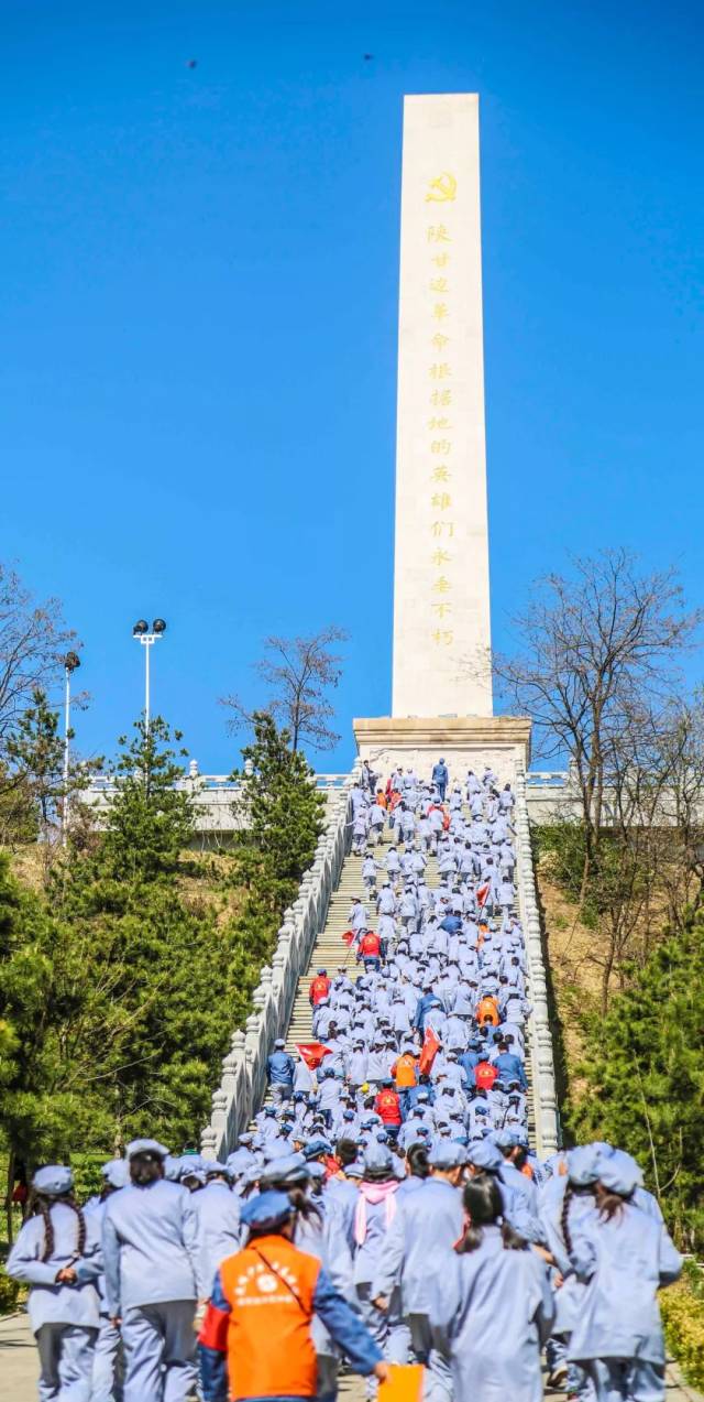 陕甘边革命根据地英雄纪念碑