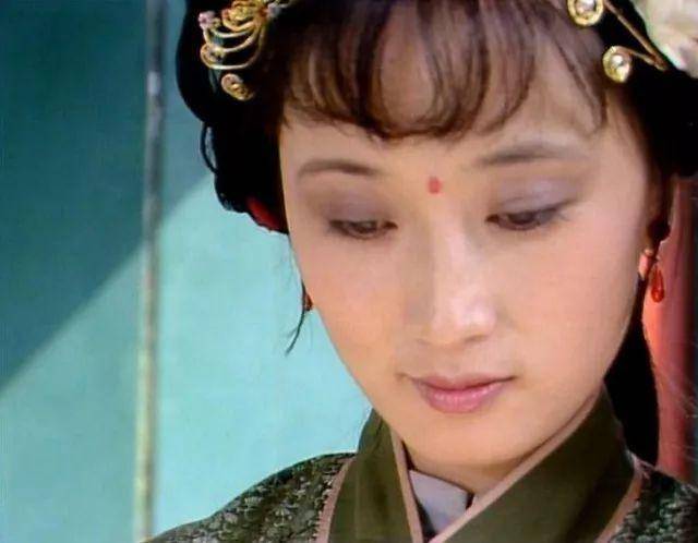 薛宝钗那么厉害,为什么任由夏金桂折磨香菱而