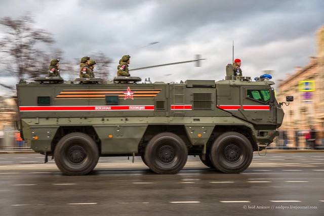 俄罗斯阅兵车辆方队全面展示 首次亮相装备并不少