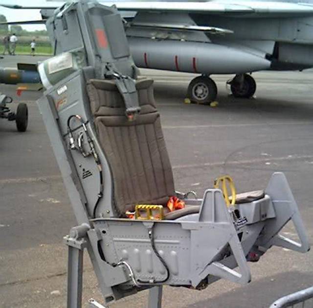 f-16彈射座椅