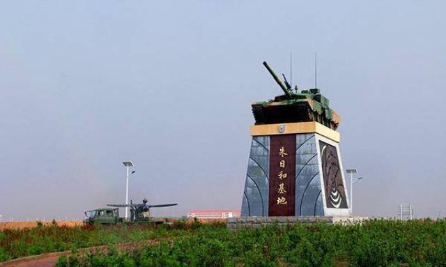 和香港地区面积相当;是亚洲最大,解放军最先进的陆空军军事训练基地