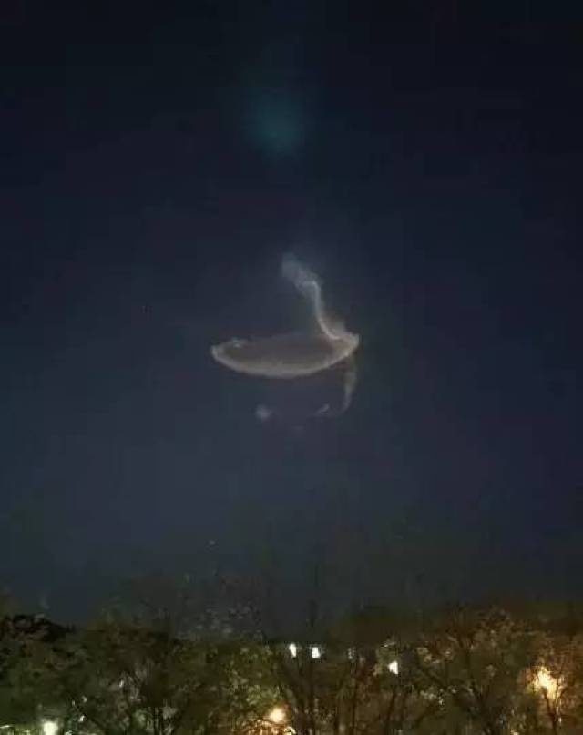北京惊现巨型ufo图片