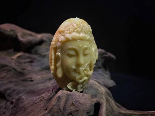 陕西商洛发现独特稀有新玉种"金膏玉"