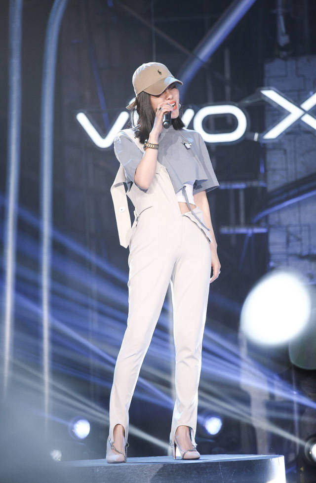 袁娅维助阵《热血街舞团》,原来街头运动系也可以这么性感!