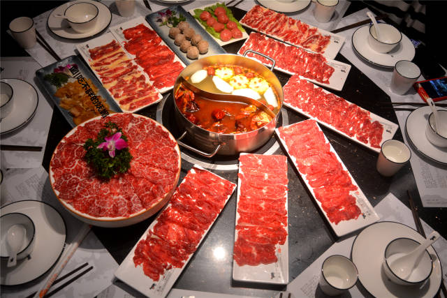每次吃潮汕牛肉火锅,都想点满了一桌的肉肉