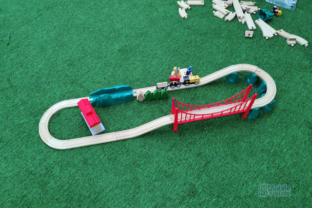 回忆童年 米兔轨道积木电动火车试玩