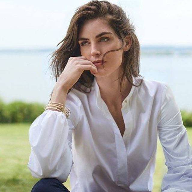 原来希拉里·罗达也在维多利亚的秘密走过秀,表现不输于维密天使