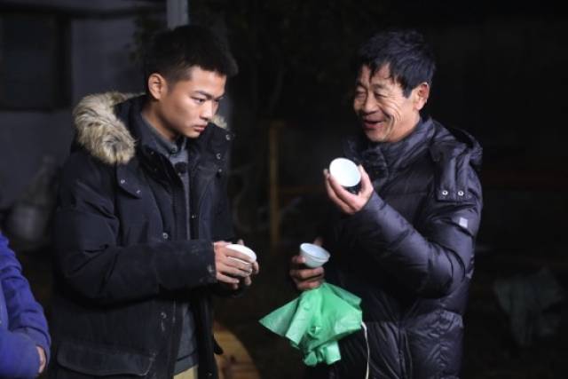 本次选手们共烧制了二十只斗彩鸡缸杯,在明史专家毛佩琦老师,景德镇