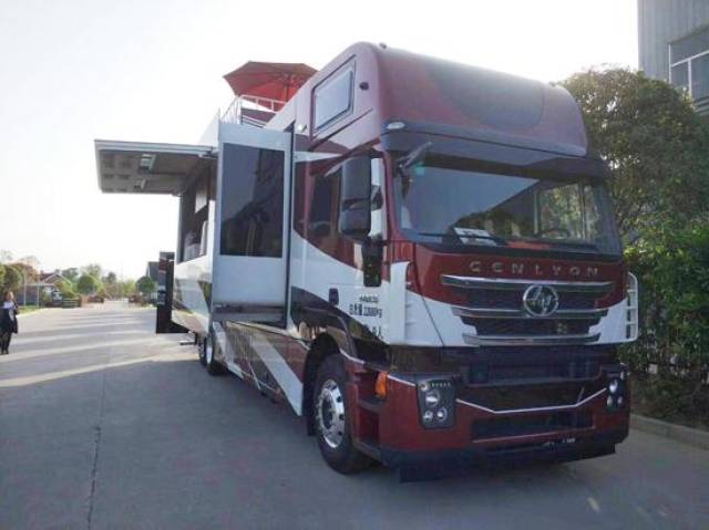 内饰堪比五星酒店这辆超大号房车200万起售