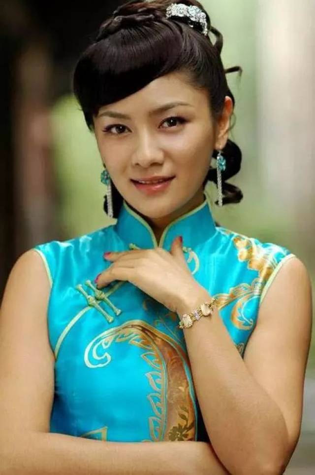 新《潜伏》发布旗袍定妆照,看旗袍佳人争奇斗艳!