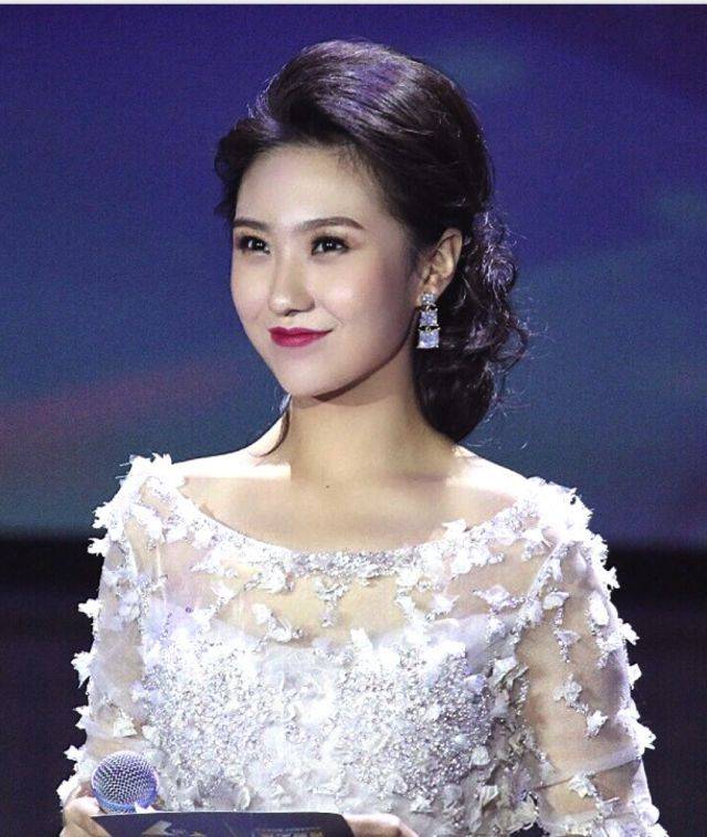 8都市之声日播周间生活服务访谈节目 《漫步新街口》的编辑主持人3年