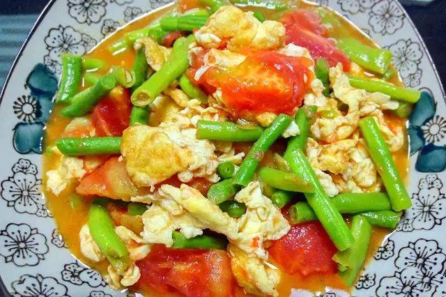 西红柿鸡蛋炒豇豆——河南一带的家常菜,搭配捞面条是绝配!