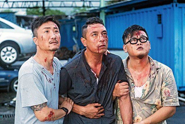 黑仔多年来能专注于演艺事业 全赖有个支持他的太太 黑仔和太太殷宁