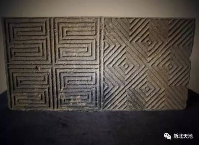 汉族民间称"回纹"为富贵不断头,它衍生于古代陶器和