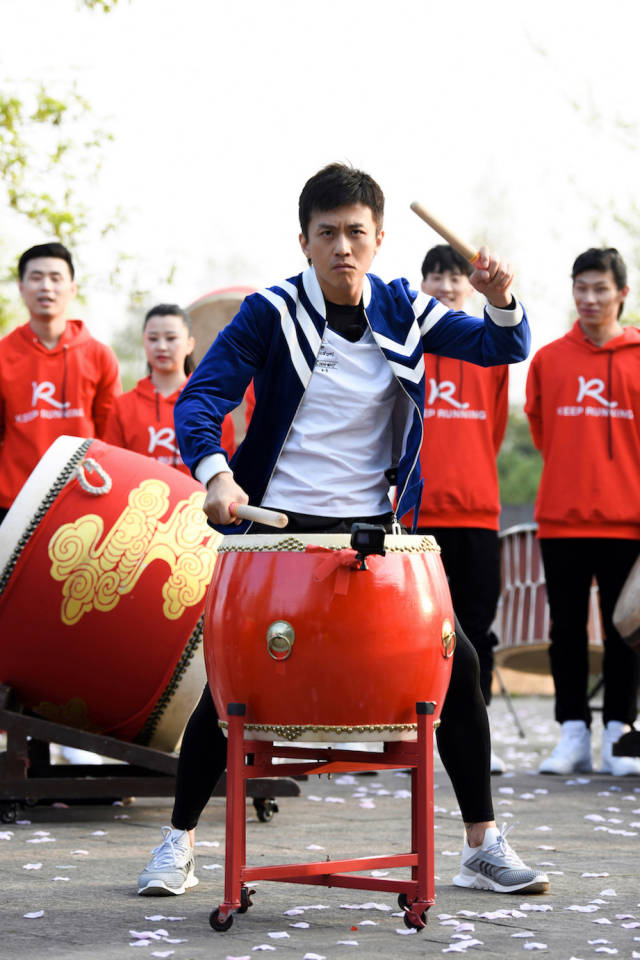 邓超《奔跑吧》"母校"集合 挑战史上最难龙舟赛