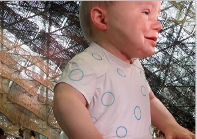 昨天有一产妇就产下一名低能儿,产妇及家人立马崩溃!之前也