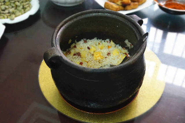 让人大快朵颐的传统食器—大理祥云土锅