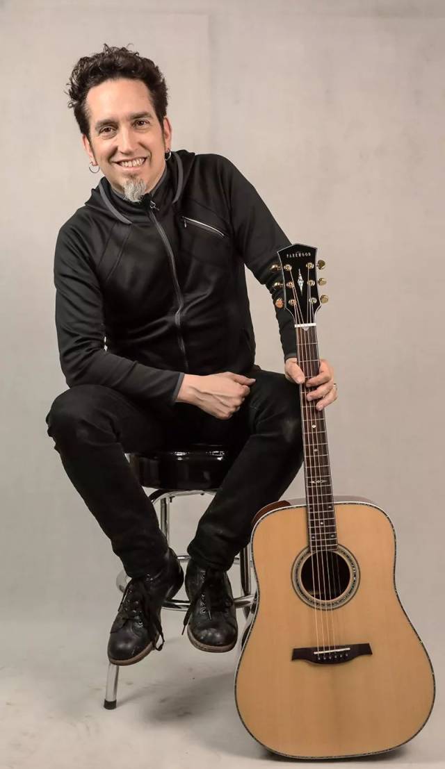 吉他大师neil zaza做客琴国乐器 签名录音合影不亦乐乎