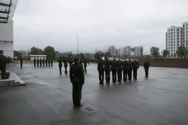 掉队图片,我已掉队了图片,掉队卡通_大山谷图库