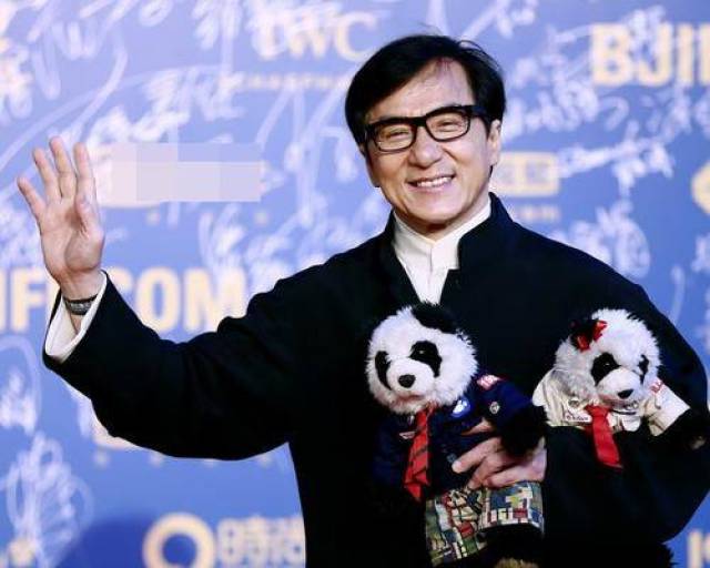 公认成龙五部最搞笑电影,网友:称他为国际巨星