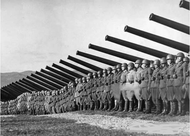 作为轴心国集团三大巨头之一,二战时的意大利