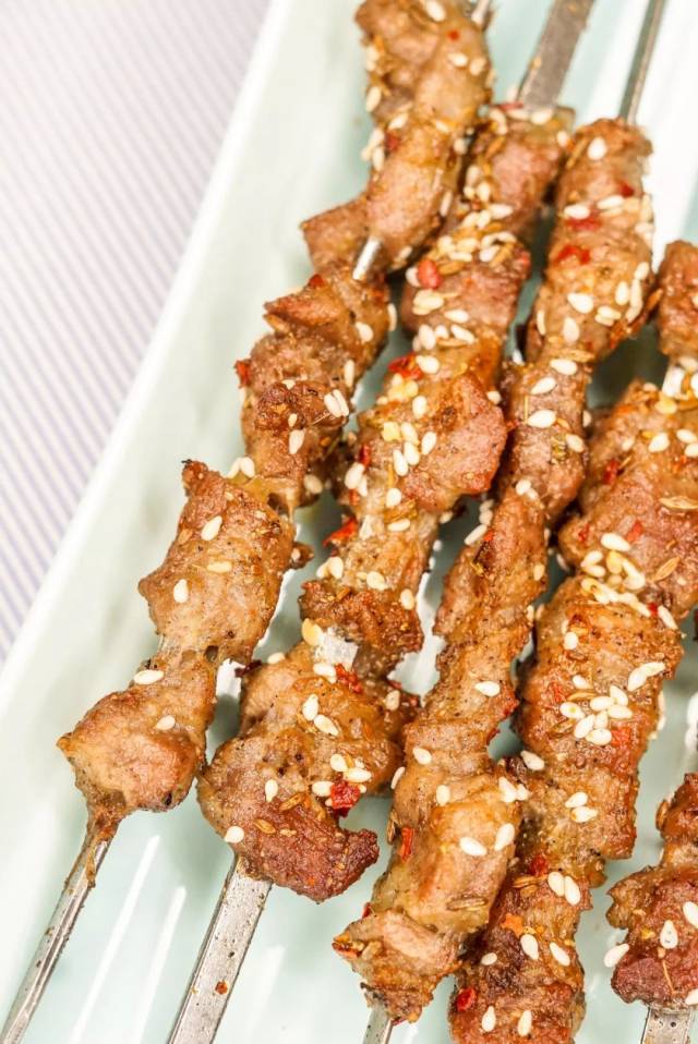 拱北惊现气质烤串工场,原汁原味的东北味!老板娘撂狠话:3.9折全城约串