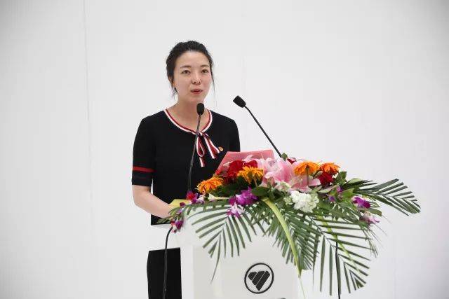 福田汽车党委常务副书记邢洪金,福田汽车党委副书记吴海山以及来自