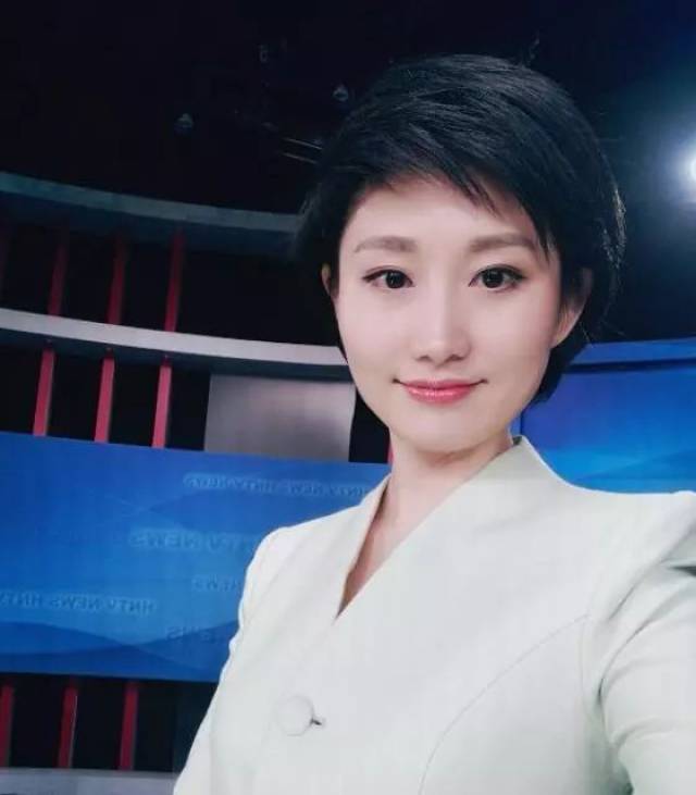 河南省新闻联播主持人图片