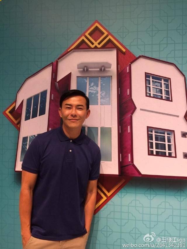 当年的王禄江是多么俊朗帅气,而如今他却已年过中旬,尽管他不再风光