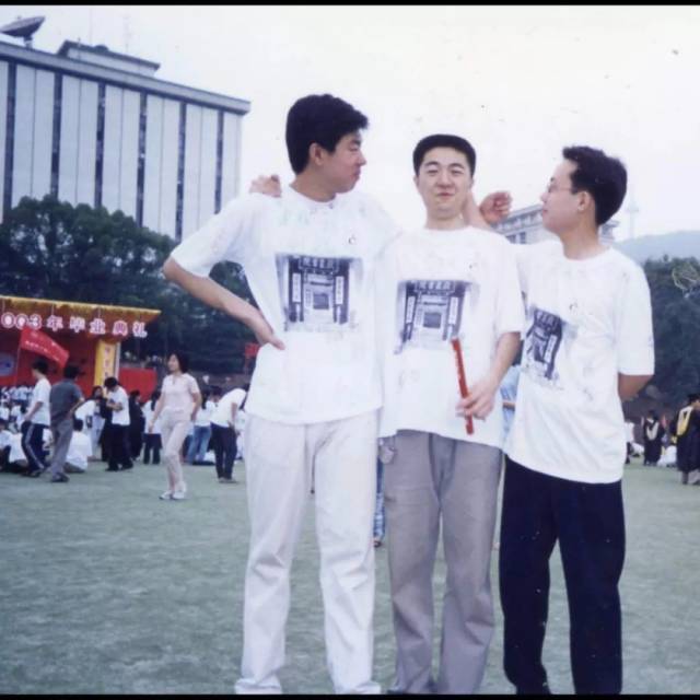 00年代大学生图片