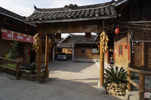 龙国政的农家乐取名田园农家,他的卖点是各种吃喝都取自天然,无污染的