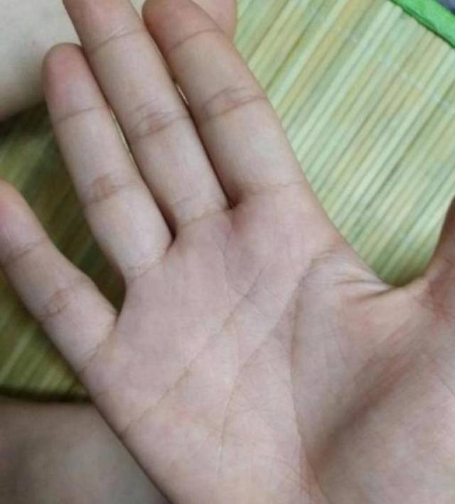 手相中有这种冲天纹的人必定不是凡人!非富即贵!