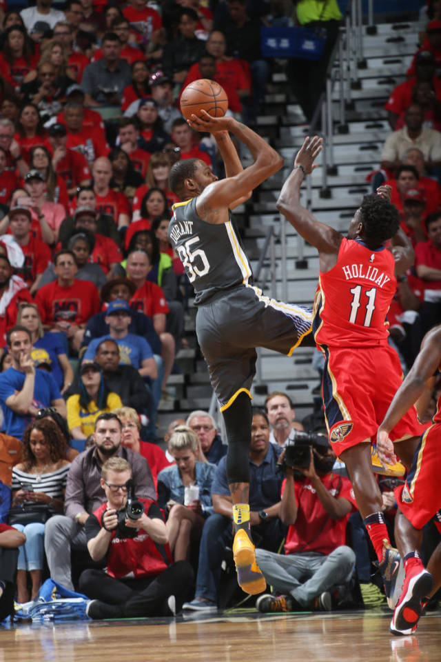 组图:鹈鹕五人上双擒勇士 浓眉扣篮杜兰特跳投