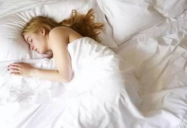 不穿内衣裤睡觉好处竟这么多然而4类人却享不了这个福