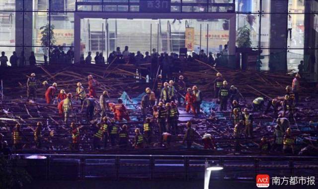 深圳华南城脚手架坍塌致16人受伤 涉事工程未