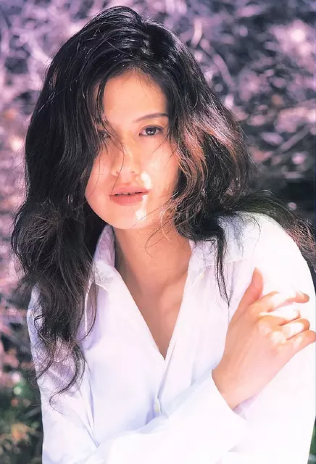 日本90年代当红艳星嫁圈外老公八年无子44岁患癌切乳保命