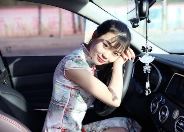 旗袍美女看了这辆国产车就走不动了,6图有亮点