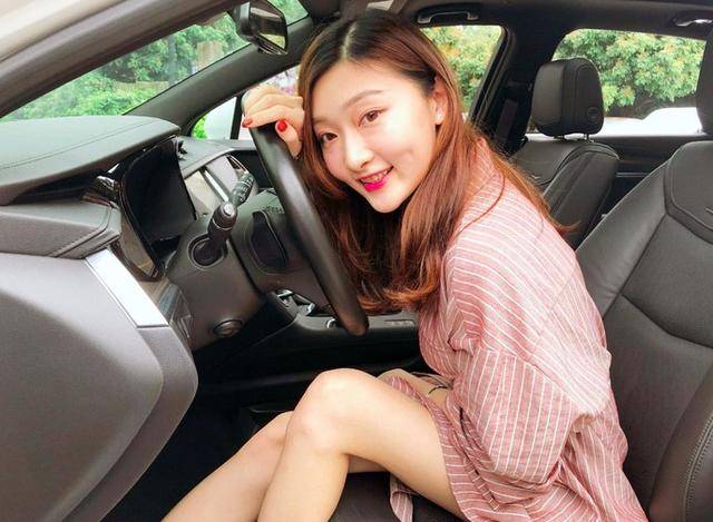 回眸一笑百媚生.