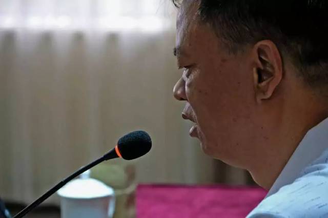 著名作家李东辉先生讲课