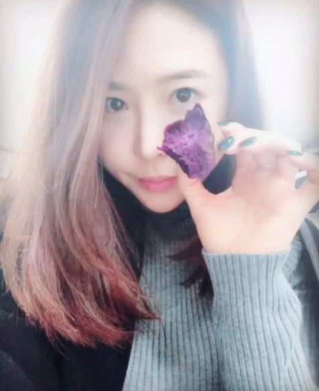 韩国姑娘痴迷健身,深蹲5年练翘臀,网友:这才是