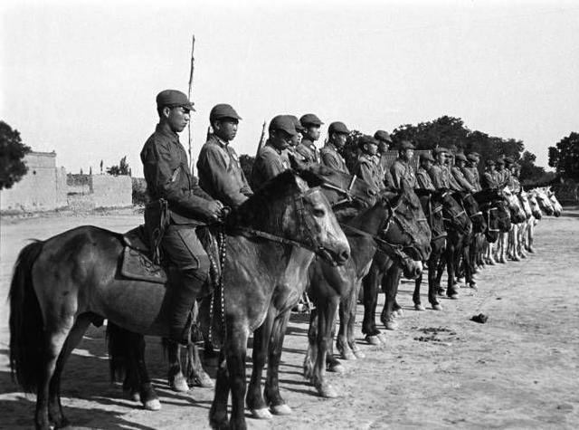 真实抗战中的八路军骑兵照片,比电视剧勇猛100倍!